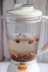 Comment Faire Du Lait D Amande Maison Elle Mijote Quelque Chose Recette Lait D Amande Maison Lait D Amande Lait