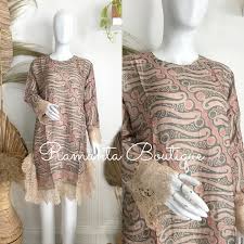 Viscose rayon memberikan manfaat ke dalam pakaian, kain rumah dan produk kebersihan yang digunakan orang setiap hari. Ramanta Boutique Exclusive Batik Tunik Batik Mix Lace Terbuat Dari Bahan Viscose Semi Sutra Dengan Proses Batik Handstamp Cap Yang Sangat Mewah Bahan Viscose Ini Mempunyai Sifat Ringan Jatuh Dan Mengkilap Sehingga