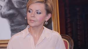 Później dołączyła do zespołu faktów, a od 2004 roku na stałe zagościła w wieczornych wydaniach. Lkglrmwymodgvm