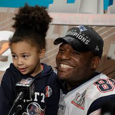 Martellus Bennett's daughter is giving Riley Curry a run for her money