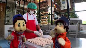 Pabrik ini membuat sosis dari daging babi. Vlog Agen Unyil Berkunjung Ke Pabrik Sosis Laptop Si Unyil 28 11 18 Youtube