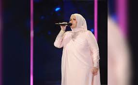 Persembahan siti sarah live di ajl33 dengan lagu semakin lirik penuh : Buat Lagu Sampai Gaduh