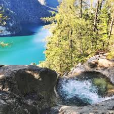 Spatestens Seit Instagram Und Pinterest Wollen Es Alle Wissen Wo Befindet Sich Der Geheime Naturliche Pool Am Wasser Naturlicher Pool Wasserfall Urlaub Reisen