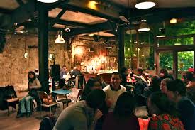 Canal saint martin apporte son soutien au collectif @collabforlove qui se mobilise pour faire des dons pour les soignants et les familles qui en ont bien besoin. Bars Canal St Martin Guide Bars Pubs Time Out Paris