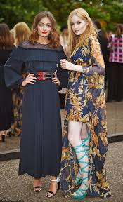 Cute Duo Actresses Ella Purnell Left And Ellie Bamber Right Were Picture Perfect At The Outdoor Party Met Gala Dresses Fashion Shabbat Outfit