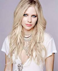 Avril lavigne dominated the pop punk scene in the early 2000s but then, a struggle with lyme disease forced her to disappear. 180 Avril Ideas Avril Lavigne Avril Lavingne Avril Levigne