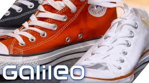 Die meisten leute klemmen die schnürsenkel einfach unter die lasche auf den spann. Warum Haben Chucks Locher An Der Seite Galileo Prosieben Youtube