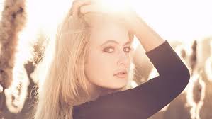 Ex-GNTM-Kandidatin Simona Hartl über High Heels, Heidi Klum und Heimat