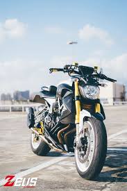 yamaha mt 07 不只擁有令人驚艷的扭力輸出 同時也擁有輕巧的車身 優異的操控性 經濟實惠的價格甚至更有樂趣 這些特色 讓mt 07 在同級車中更能脫穎而出 形成一種不一樣的騎乘風格 這台yamaha mt 07 是這次改裝企劃的主角 由zeuslightning 負責打造 從設計