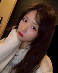 メイク方法をちょっと変えて眉毛の形も変えて前髪の分け方