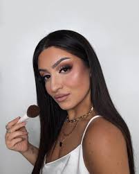 Lauren Bergman: Painting Dreams, One Brushstroke at a Time Canadian beauty  sensation Lauren Bergman—better known as @makeupbylloren—is redefining what  it means to be an artist in the beauty space. With a makeup