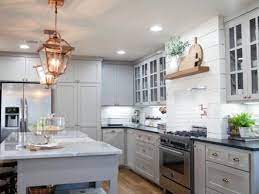 Fixer Upper The Carriage House At The Magnolia B B Trendy Farmhouse Kitchen Fixer Upper Kitchen Fixer Upper House