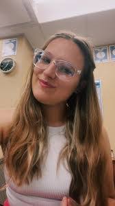 Lacey Thomson's Instagram, Twitter & Facebook