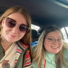 Shelby Roberson's Instagram, Twitter & Facebook