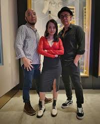 Chen Yi 宸壹 (Huimin Lim) (@chenyi.official) • Instagram photos and videos