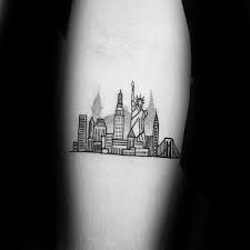 Lotte maakte gisteren dit super gedetailleerde stuk af. 60 New York Skyline Tattoo Designs Fur Manner Big Apple Ink Ideen Mann Stil Tattoo Skyline Tattoo Nyc Tattoo New York Tattoo