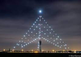 Bij welkoop ijsselstein hebben we een speciale wens kerstboom in de winkel staan 🎄 kom bij ons langs in de winkel en hang je wens uiterlijk 19 december in de wensboom. Lee Towers Ontsteekt De Grootste Kerstboom En Viert Een Feestje In Ijsselstein Utrecht Ad Nl