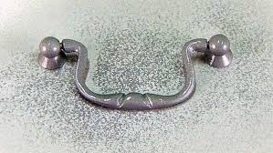 Metal aksesuar boyama nasıl yapılır? Sprey Boya Ile Metal Kulp Boyama Metal Kulp Nasil Boyanir