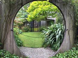 Un jardin petit mais bien équipé et très bien entretenu ravira vos invités. Les Conseils Pour Amenager Facilement Un Petit Jardin