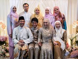 And thus i'm over the moon at the spectacle of former prime minister najib abdul razak, former first lady of malaysia rosmah mansor and current umno president ahmad zahid hamidi facing their moments of truth. Malay Din Merican The Malaysian Dj Blogger Page 8