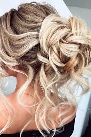 Wie sie auch bis in den abend ihre definition beibehalten ohne durchzuhängen, erfährst du hier. Lange Frisuren Fur Einen Ball Einfache Selbermachen Zopf Schulterlangeshaar Festlichefrisuren Locken Anleit Hair Styles Messy Hair Updo Long Hair Styles