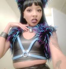 I want to share more outfit posts but I just always forget to. I passed by  some pretty great structures today.