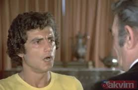 Aile şerefi filmi konusu fakir bir ailenin ogluna araba çarpinca aile iyice perisan olması ile başlar. Yesilcam In Efsane Filmi Aile Serefi Nin Kotu Cocugu Oktay In Son Haline Bakin Usta Oyuncu Eris Akman Galeri Takvim