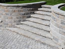 Treppen sind eine praktische erfindung, denn sie ermöglichen nicht nur sicher höhenunterschiede zu außentreppen finden nicht nur verwendung im garten, sondern auch in hauseingängen. Allan Block Fotos Treppen