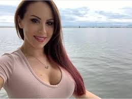 Linda Cass's Instagram, Twitter & Facebook