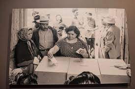 …una de las formas de gobierno, en particular aquella en la cual el poder no está en manos de uno o de unos cuantos sino de todos, o. Presentan Historia De La Democracia En Mexico A Traves De Casi Mil Objetos Secretaria De Cultura