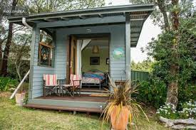 un abri de jardin design differents archzine fr abris de jardin design abri de jardin chalet de jardin