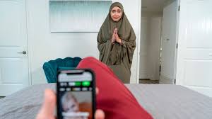 Hijab Stepmom Learns How To Pleasure - FAPCAT