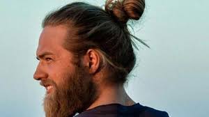 Uzun saç modellerinden hangisinin size yakışacağını hiç araştırdınız mı? 2020 Erkek Uzun Sac Kesim Modelleri Duz Ve Kivircik Saclar Icin Dalgali Baglamali Topuz Sac Modelleri Moda