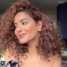 När Sarah Angius visar hur man använder diadem