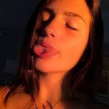 Emma Derry's Instagram, Twitter & Facebook