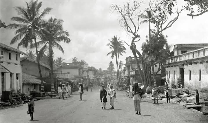 An old photographic image of an English 'memsahib' with some Indian ladies, British India, circa late 19th century. Can anyone please identify the location more precisely? Somebody told me it could be