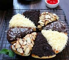 Cara membuat dan resep donat kentang spesial, enak, empuk dan lembut. Resep Dan Cara Membuat Donat Pizza Kekinian Empuk Dan Lembut Karagamma