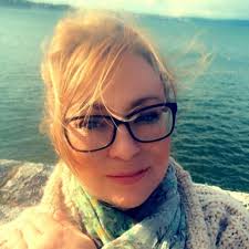 We arrive in 2 weeks Should we be booking excursions/ experiences in  advance or is there generally good availability so that we can decide  whilst there?