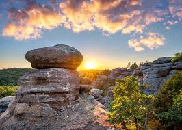 Straight, square edges in the landscape match the lines used in the contemporary home. Illinois In Pictures 15 Beautiful Places To Photograph Planetware