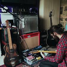 It offers fantastic features with simplicity of use and at a fair price. Connecting Guitar Pedal Synths