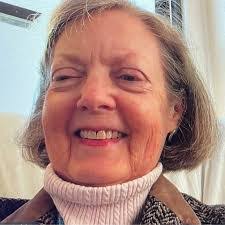 Elizabeth Fahey's Instagram, Twitter & Facebook