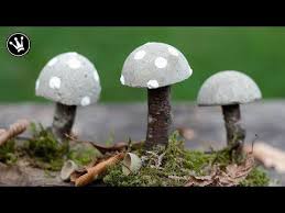 Diese Pilze Aus Beton Sind Eine Tolle Herbstliche Tischdeko Und Ein Absoluter In 2020 Herbstliche Tischdeko Basteln Mit Naturmaterialien Herbst Selber Machen Mit Beton
