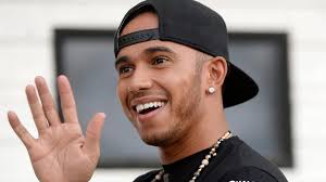Jun 18, 2021 · max verstappen bietet dem serienweltmeister lewis hamilton die stirn, führt die formel 1 derzeit an. Hat Lewis Hamilton Eine Neue Freundin Hubsche Blondine Verlasst Hotelzimmer