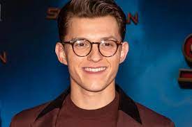 Holland has also spoken out about being bullied for being a dancer, and after finishing at wimbledon college. Tom Holland Wird Spider Man Der Neue James Bond Gala De