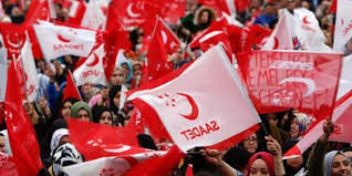 Görüntülerde bayrağı kendi olanaklarıyla yaptırdığını ve bulunduğu yere astığını. Libya Tezkeresi Ne Hayir Diyen Saadet Partisi Nde Istifa Memurlar Net