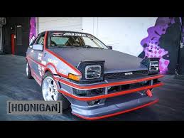 Hola chicos hoy les traigo este ae86 drift missile , el mod trae llantas distintas adelante y atrás, camber, jaula anti vuelco, motor 2jz, un extra el emblema de taxi y muchas cosas mas y sin nada mas que decir les dejo las fotos y el link por si les gusta ;). Drifting A Barn Find Mazda Mx 5 Miata Eunos Roadster Speed Driven Media