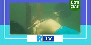 Batio Record Al Levantar Pesas Bajo El Agua
