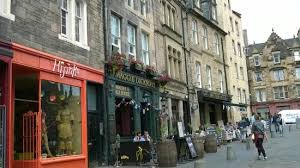 A city of somber theatricality, it is a major center for finance, law, tourism. Maggie Dickson Edimburgo Picture Of Maggie Dickson S Pub Edinburgh Tripadvisor