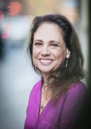 Leslie Hough's Instagram, Twitter & Facebook