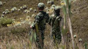 Después de una inspección judicial que realizaba el juzgado municipal en acompañamiento con el ejército nacional. Ejercito De Colombia Atribuye Al Eln Un Atentado Que Dejo Dos Soldados Muertos